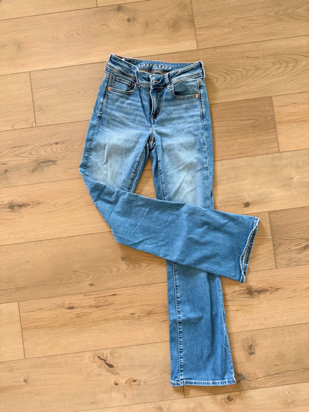 American Eagle Outfitters Light Blue kickboot Jeans 4L